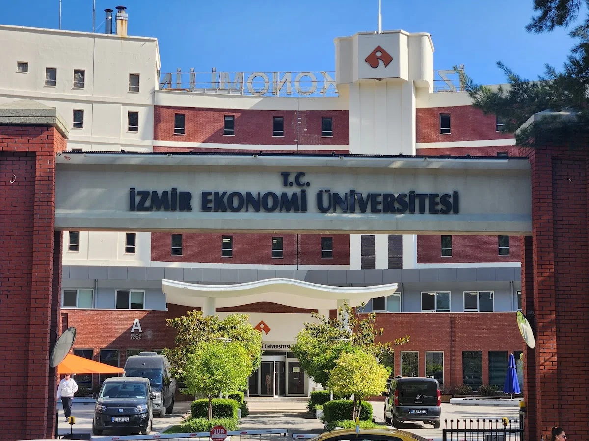 İZMİR EKONOMİ ÜNİVERSİTESİ