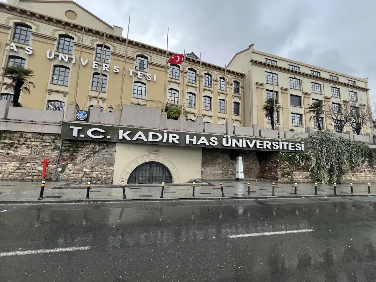 KADİR HAS ÜNİVERSİTESİ Kampüs Fotoğrafı
