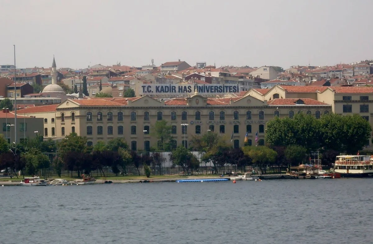 KADİR HAS ÜNİVERSİTESİ Kampüs Fotoğrafı