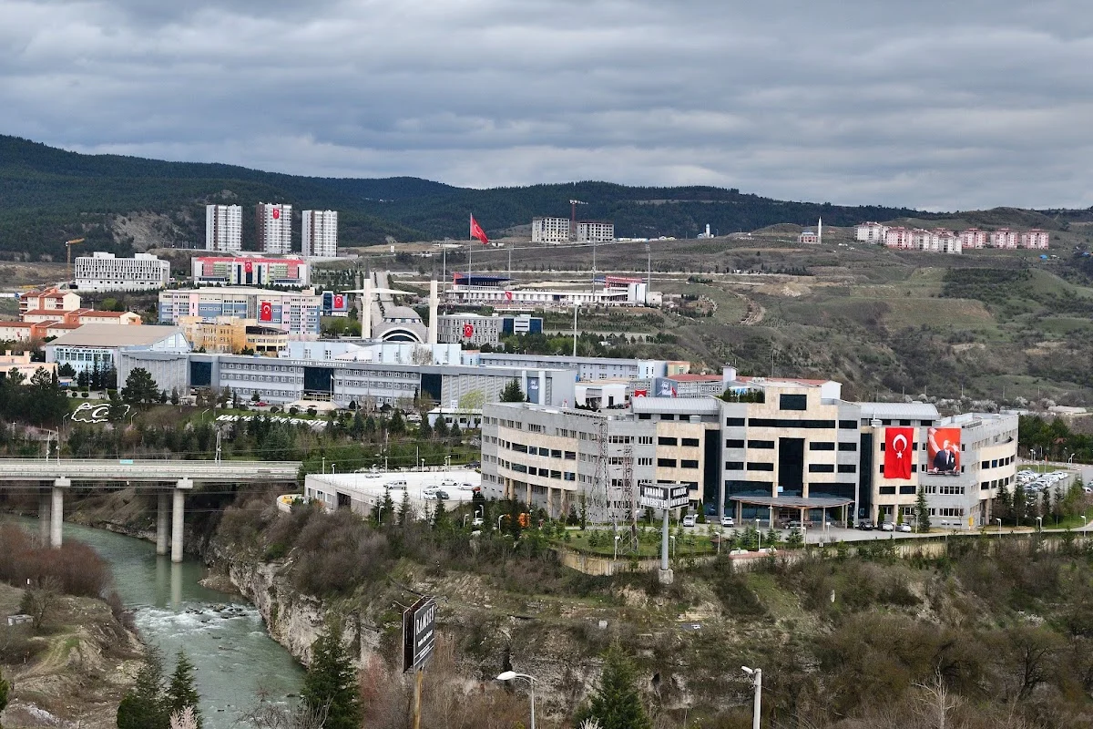 KARABÜK ÜNİVERSİTESİ Kampüs Fotoğrafı