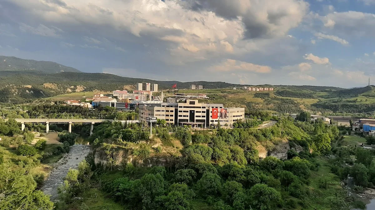 KARABÜK ÜNİVERSİTESİ Kampüs Fotoğrafı