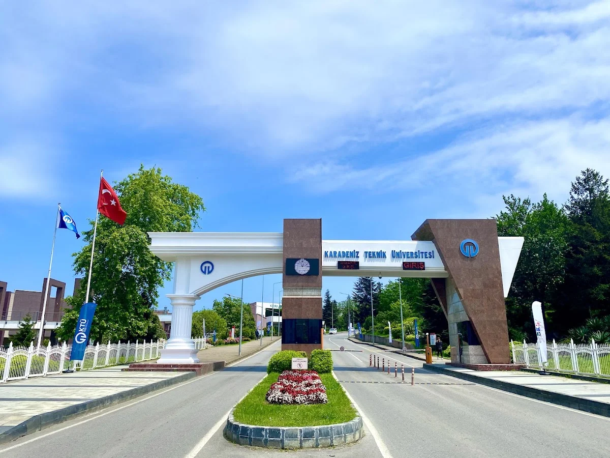 KARADENİZ TEKNİK ÜNİVERSİTESİ Kampüs Fotoğrafı