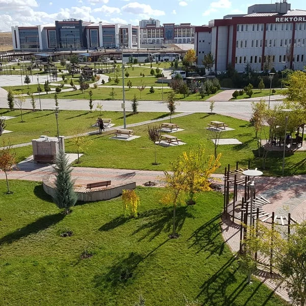 KARAMANOĞLU MEHMETBEY ÜNİVERSİTESİ Kampüs Fotoğrafı