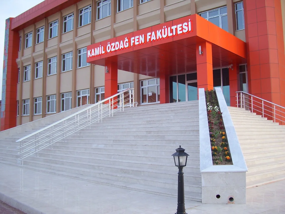 KARAMANOĞLU MEHMETBEY ÜNİVERSİTESİ Kampüs Fotoğrafı