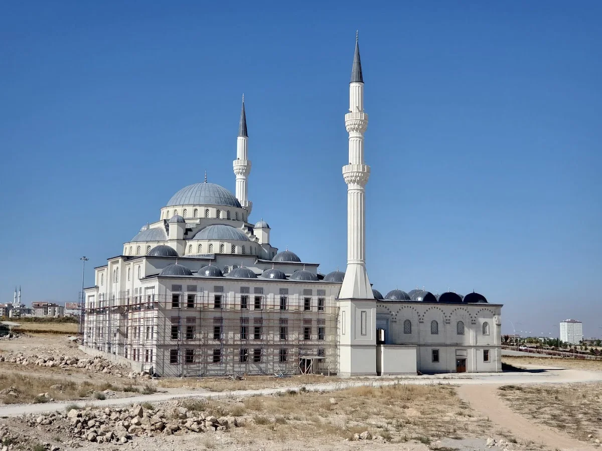 KARAMANOĞLU MEHMETBEY ÜNİVERSİTESİ Kampüs Fotoğrafı