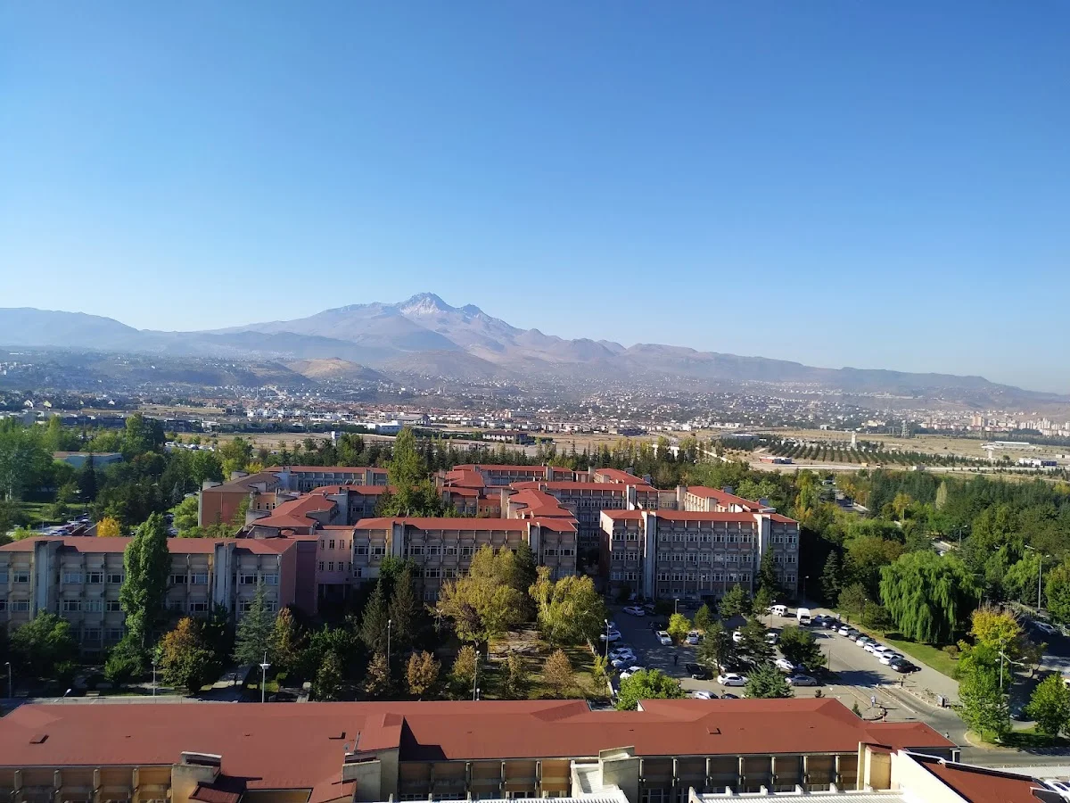 KAYSERİ ÜNİVERSİTESİ Kampüs Fotoğrafı