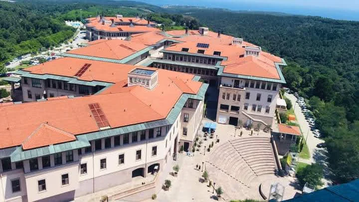 KOÇ ÜNİVERSİTESİ Kampüs Fotoğrafı