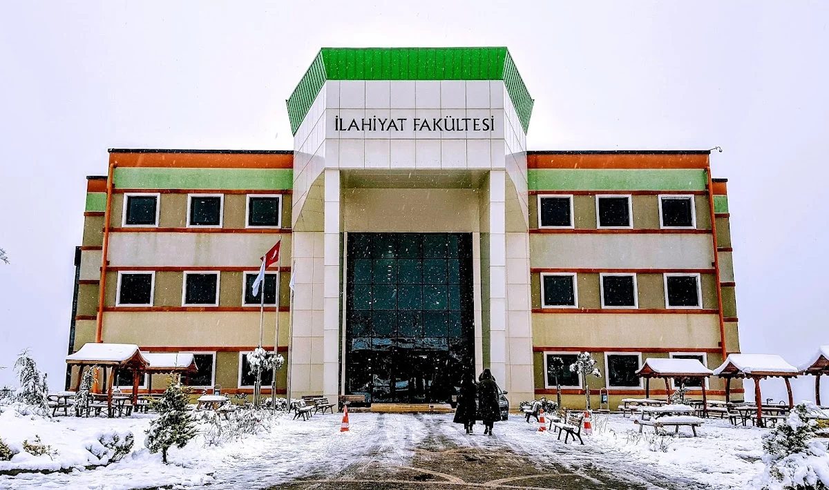 KOCAELİ ÜNİVERSİTESİ Kampüs Fotoğrafı