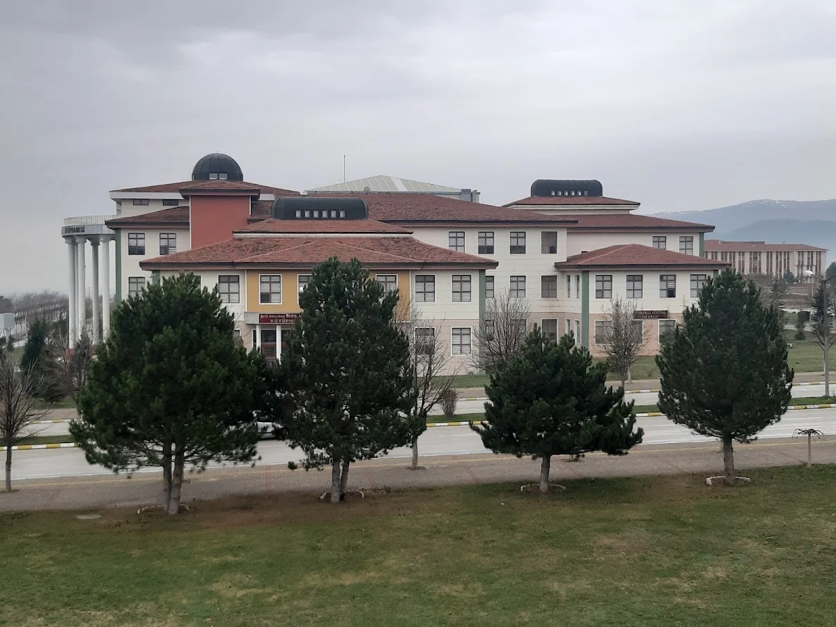 KÜTAHYA DUMLUPINAR ÜNİVERSİTESİ Kampüs Fotoğrafı