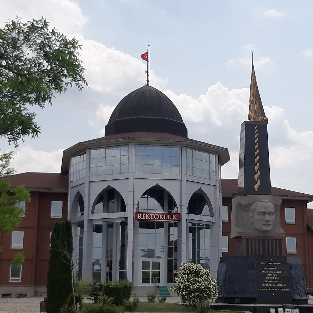 KÜTAHYA DUMLUPINAR ÜNİVERSİTESİ Kampüs Fotoğrafı