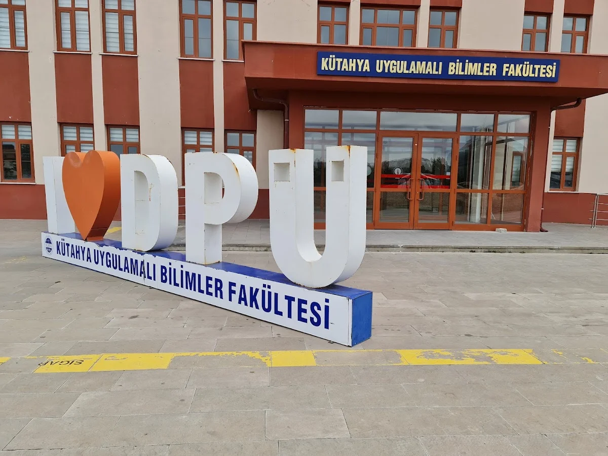 KÜTAHYA DUMLUPINAR ÜNİVERSİTESİ Kampüs Fotoğrafı