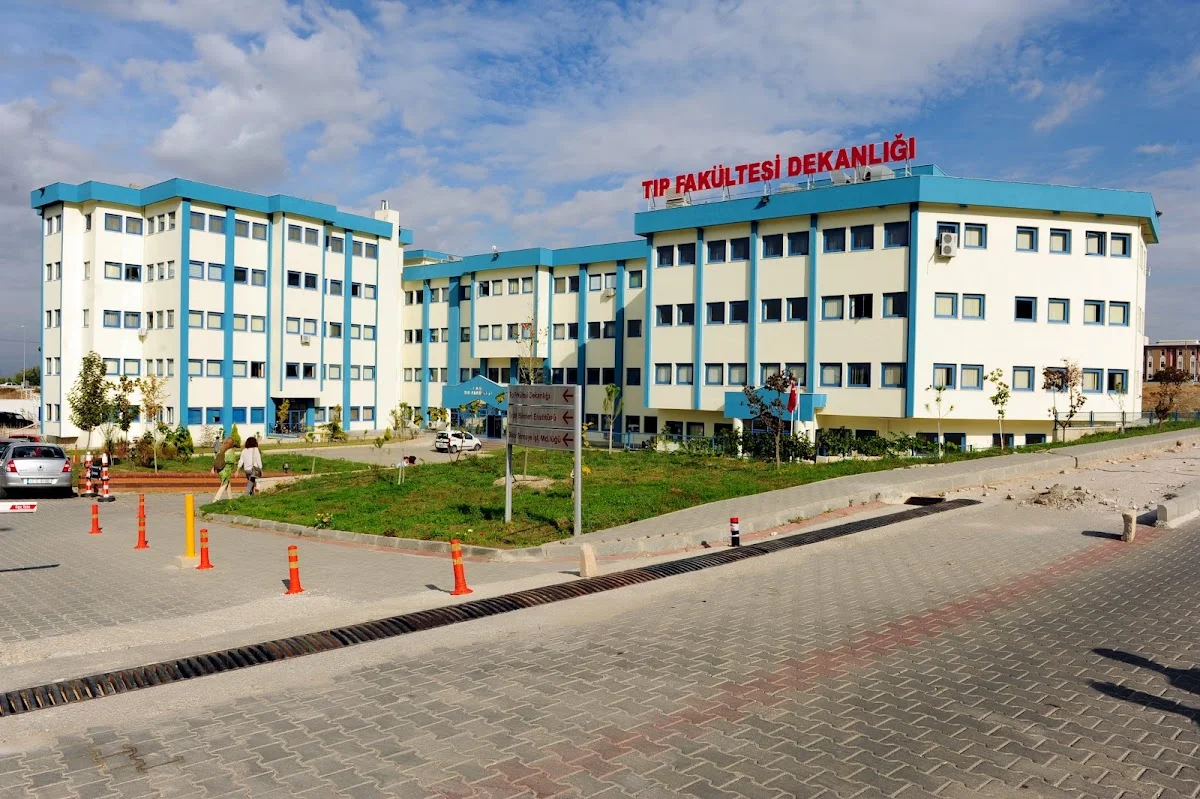MANİSA CELÂL BAYAR ÜNİVERSİTESİ Kampüs Fotoğrafı