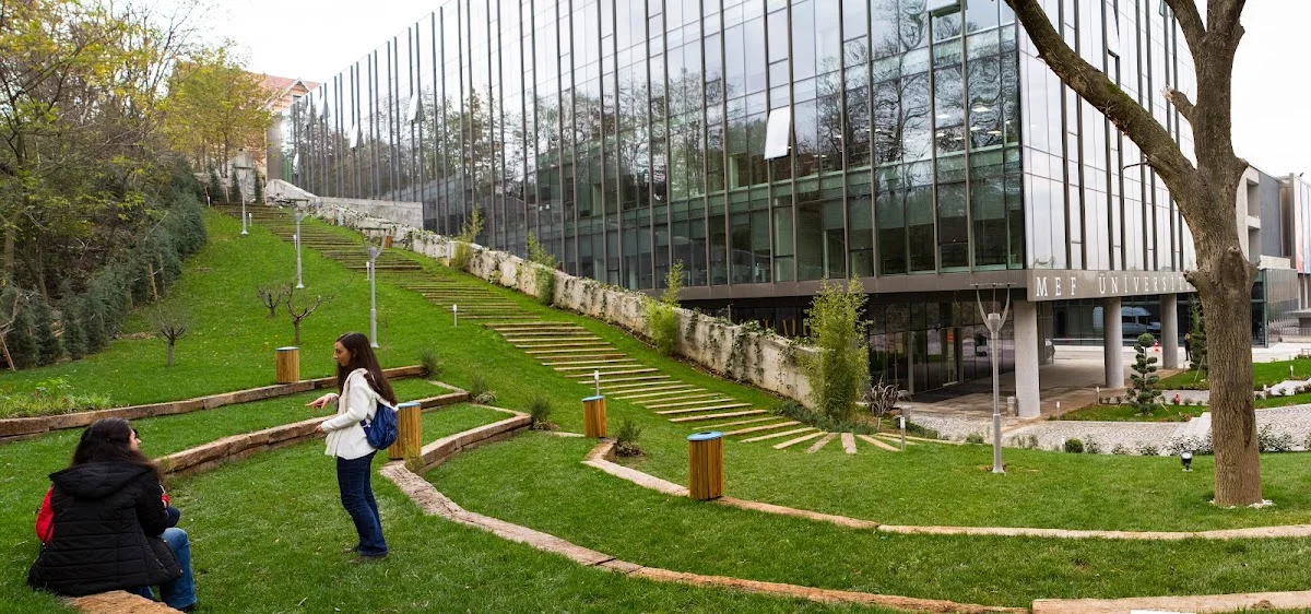 MEF ÜNİVERSİTESİ Kampüs Fotoğrafı