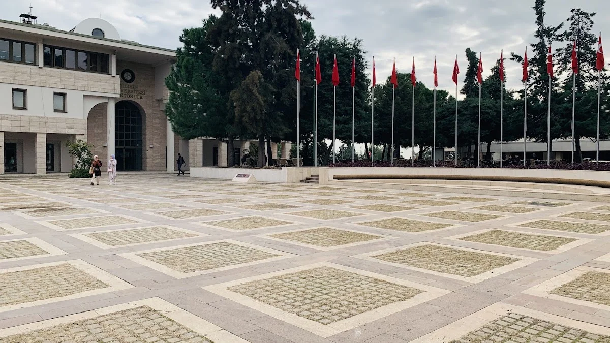 MERSİN ÜNİVERSİTESİ Kampüs Fotoğrafı