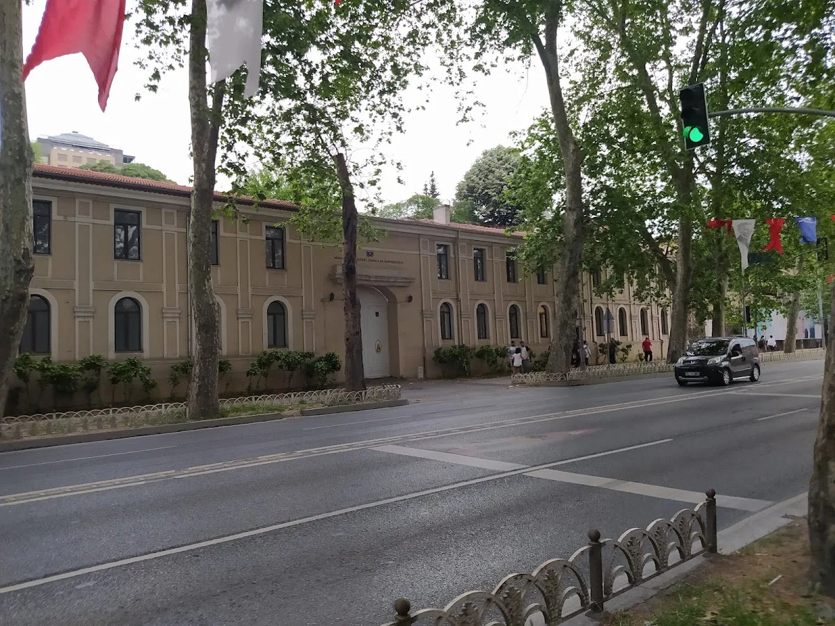 MİMAR SİNAN GÜZEL SANATLAR ÜNİVERSİTESİ Kampüs Fotoğrafı