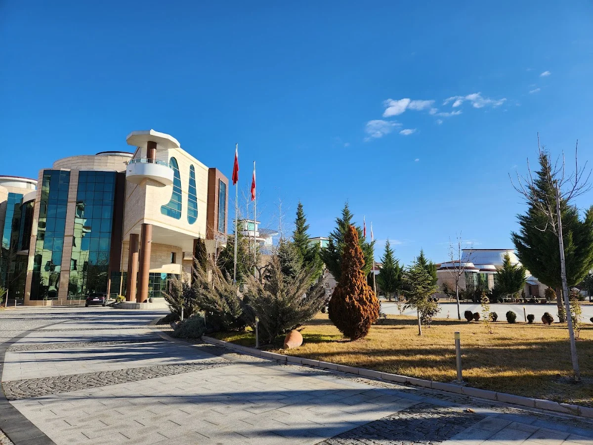 NEVŞEHİR HACI BEKTAŞ VELİ ÜNİVERSİTESİ Kampüs Fotoğrafı