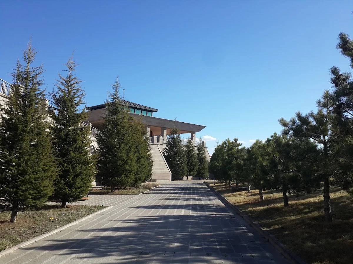 NİĞDE ÖMER HALİSDEMİR ÜNİVERSİTESİ Kampüs Fotoğrafı