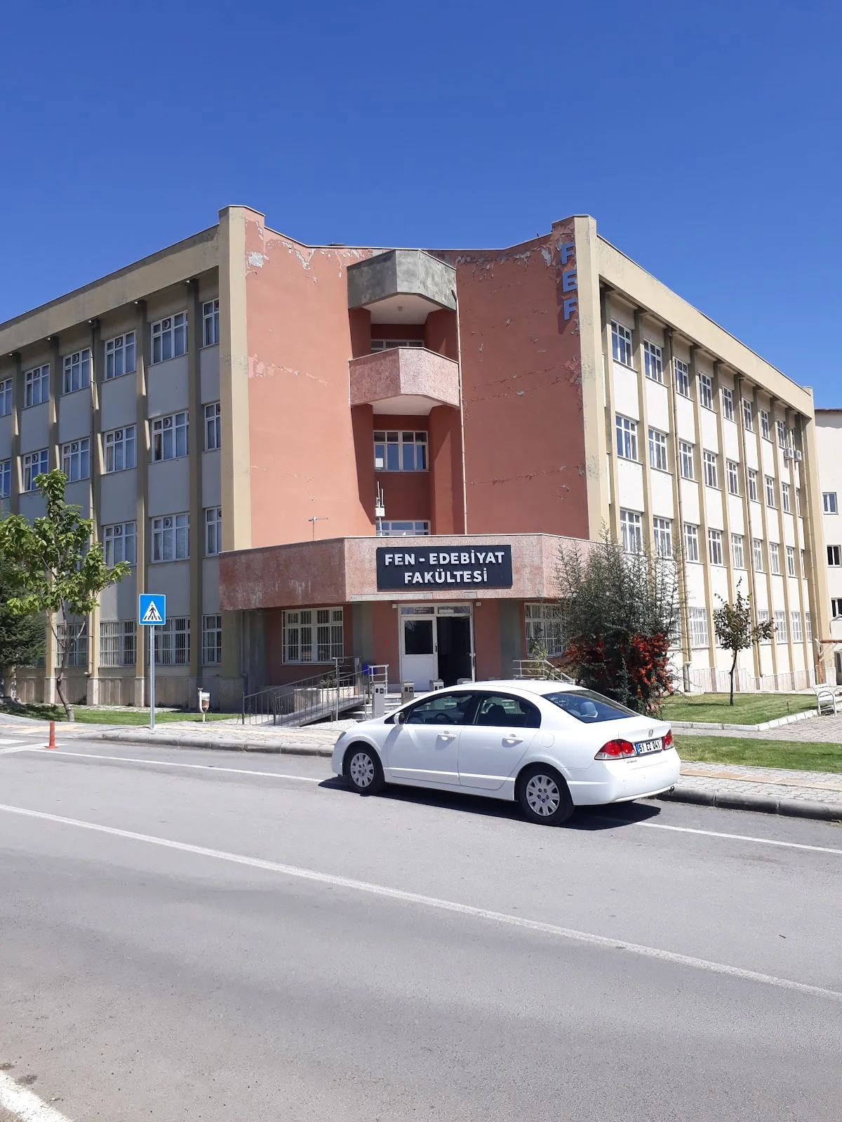 NİĞDE ÖMER HALİSDEMİR ÜNİVERSİTESİ Kampüs Fotoğrafı