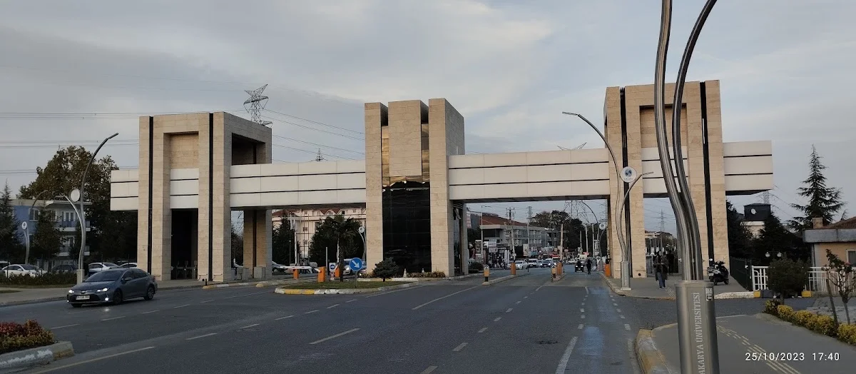 SAKARYA UYGULAMALI BİLİMLER ÜNİVERSİTESİ Kampüs Fotoğrafı