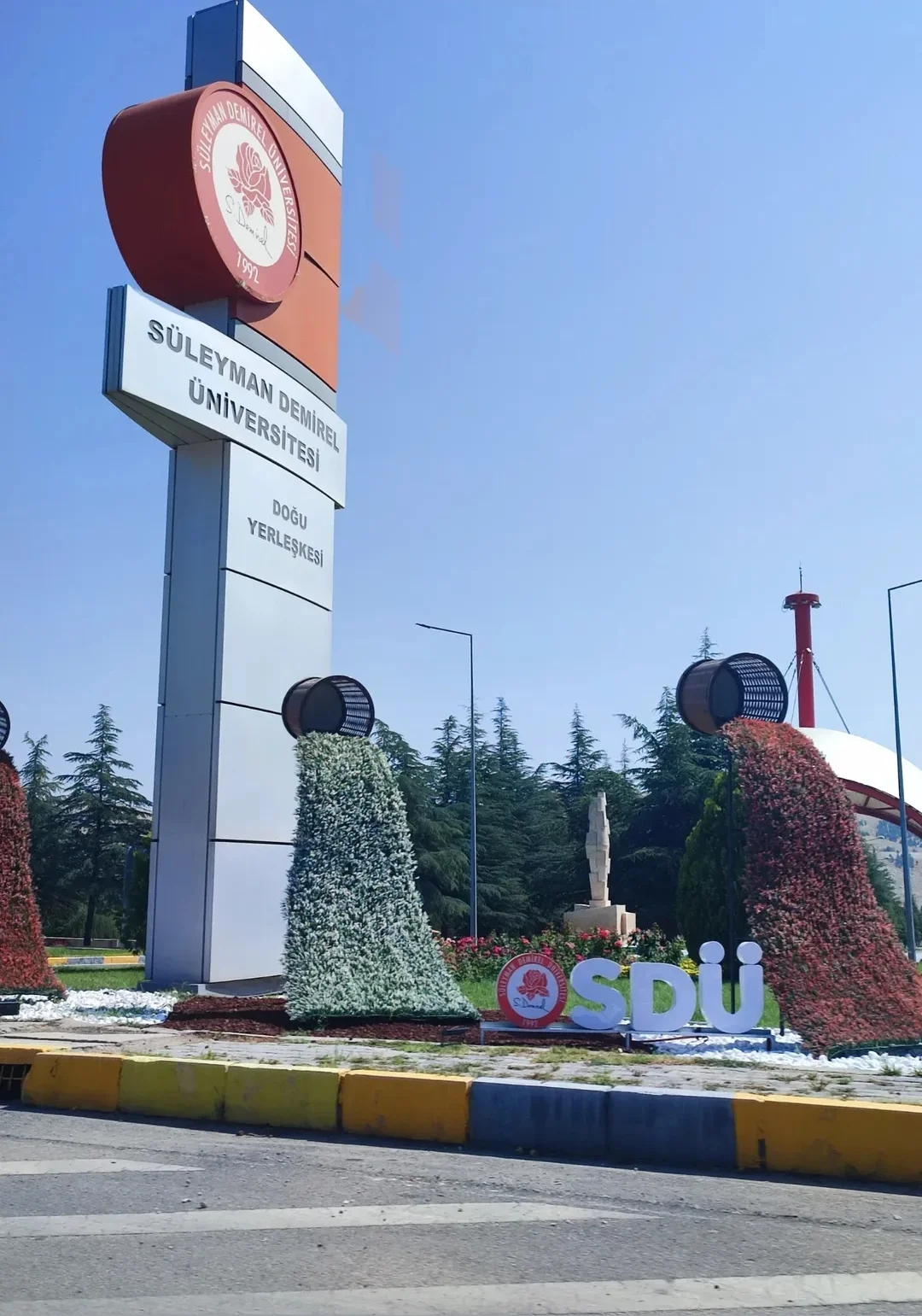 SÜLEYMAN DEMİREL ÜNİVERSİTESİ Kampüs Fotoğrafı