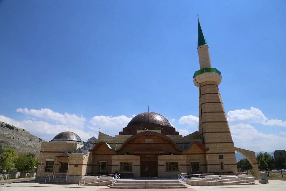 SÜLEYMAN DEMİREL ÜNİVERSİTESİ Kampüs Fotoğrafı