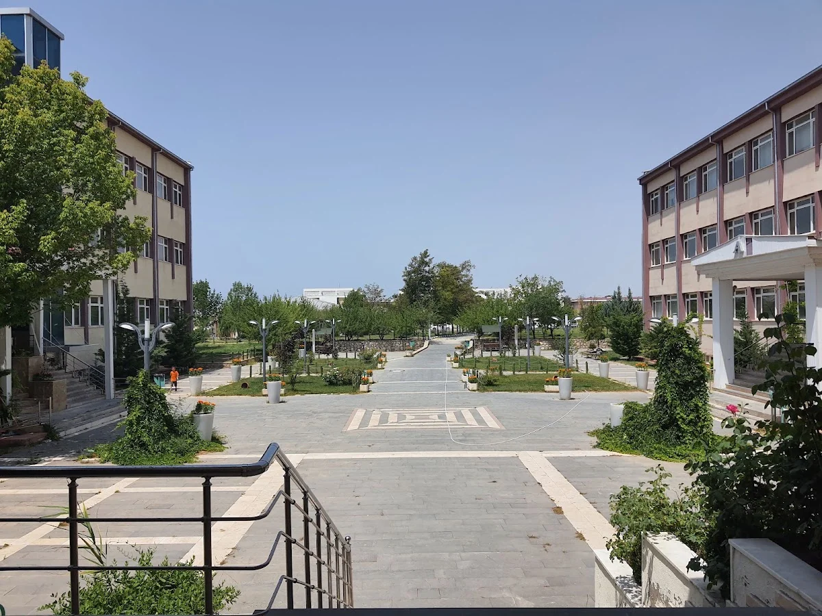 VAN YÜZÜNCÜ YIL ÜNİVERSİTESİ Kampüs Fotoğrafı