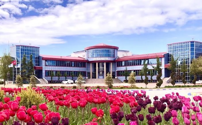 VAN YÜZÜNCÜ YIL ÜNİVERSİTESİ