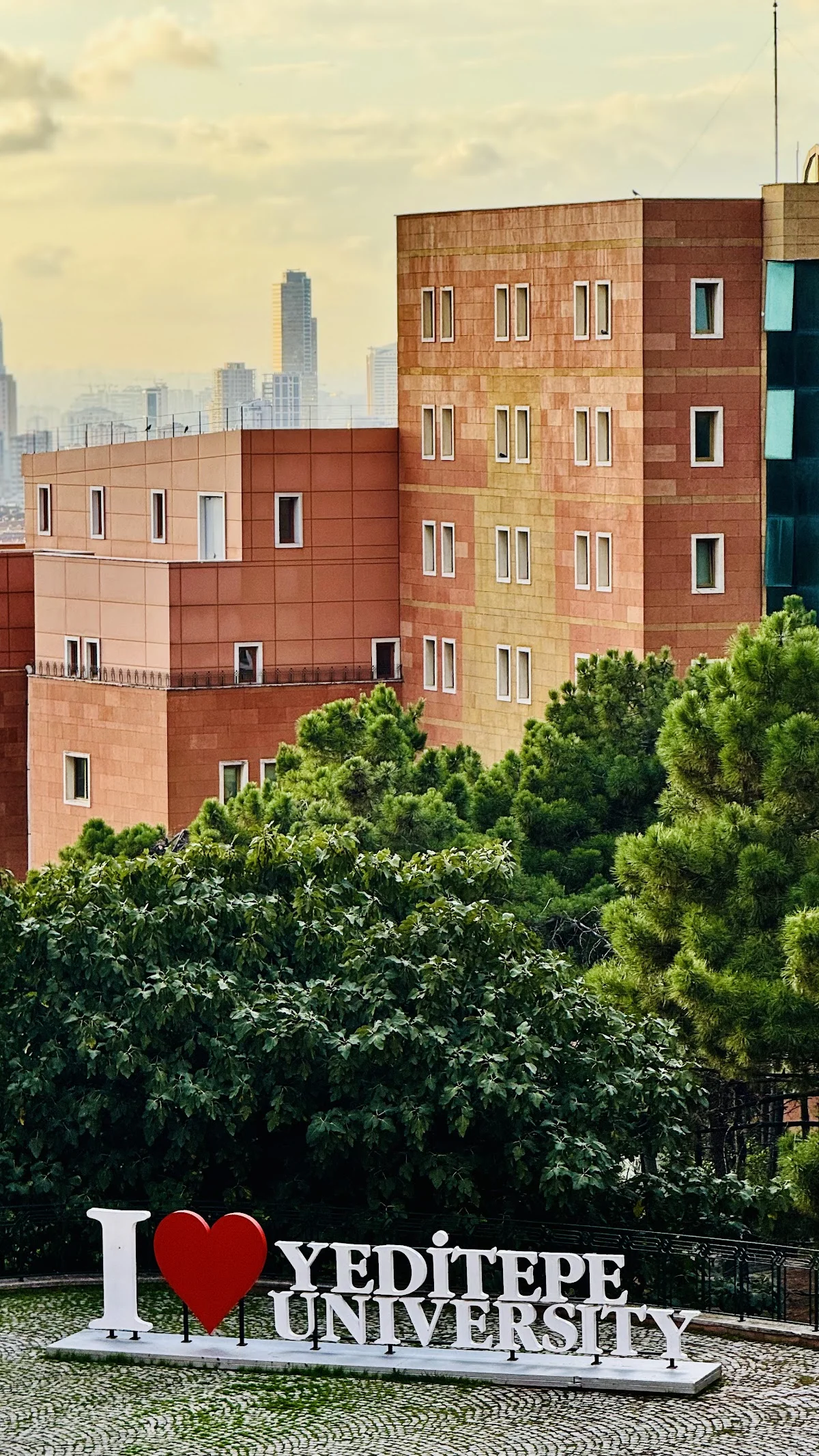 YEDİTEPE ÜNİVERSİTESİ Kampüs Fotoğrafı