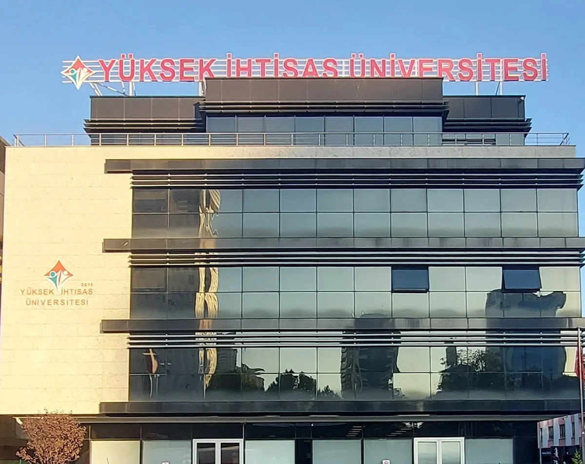 YÜKSEK İHTİSAS ÜNİVERSİTESİ Kampüs Fotoğrafı