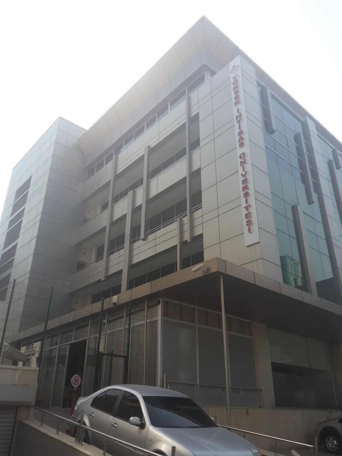 YÜKSEK İHTİSAS ÜNİVERSİTESİ Kampüs Fotoğrafı